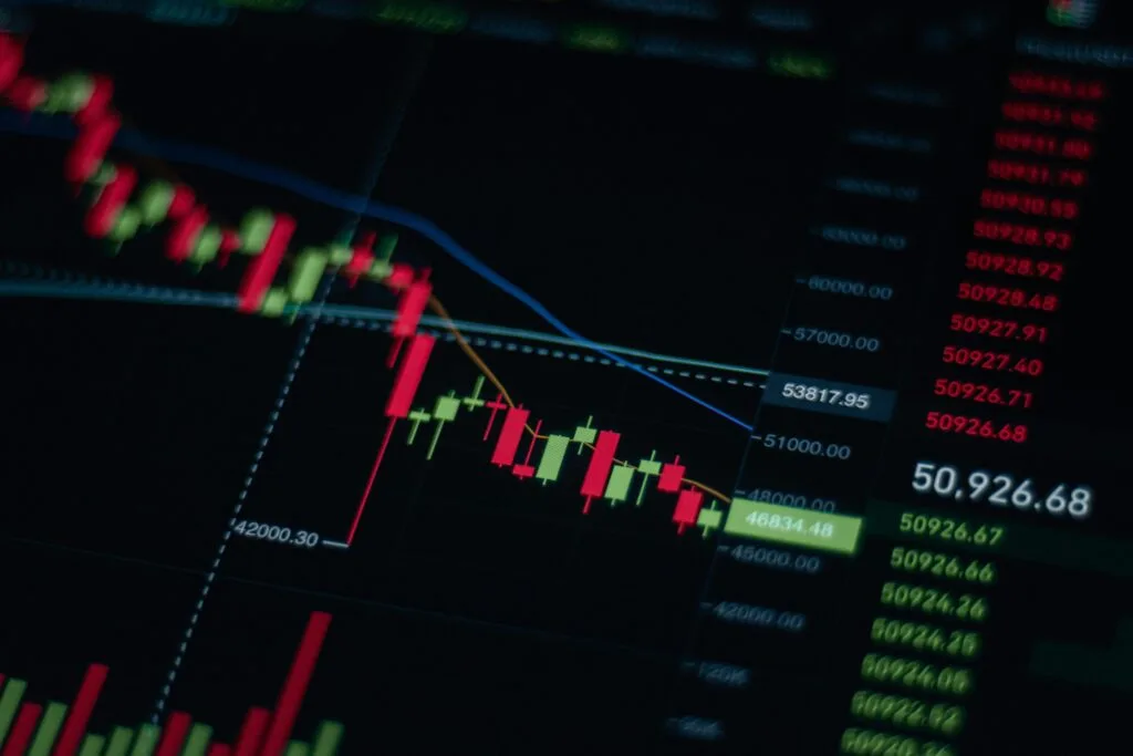 PFS Market Sentiment Podcast – JSE Ends March Higher On The Back of Gold, Economists weigh in on Tariffs, Fake Trump Tariff News Sends Market In A Swing
